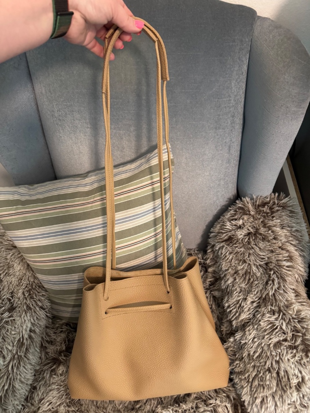 NWOT Adjustable Strap Vegan Leather Tote